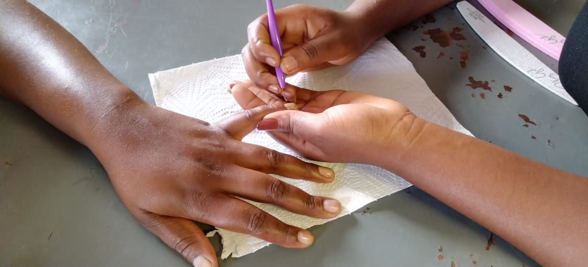 28 women from Mabarhule and nearby villages in Lilydale, Mpumalanga, are participating in training sessions for makeup artistry and nail installation with the Outreach Foundation