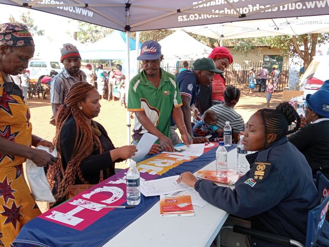 In Komatipoort at the Mozambican border, Outreach Foundation together with other NGOs and departments held an outreach event in Orlando